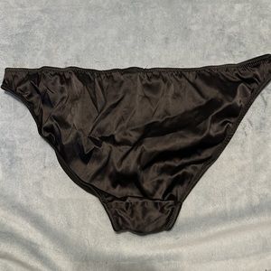 NWOT Elle MacPherson Intimates black satin and lace high rise bikini. Size L